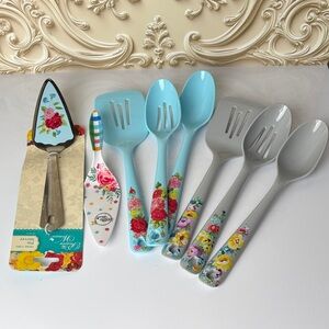 Pioneer woman sweet rose and Floral print Kitchen Utensil Set - Blue and Gray